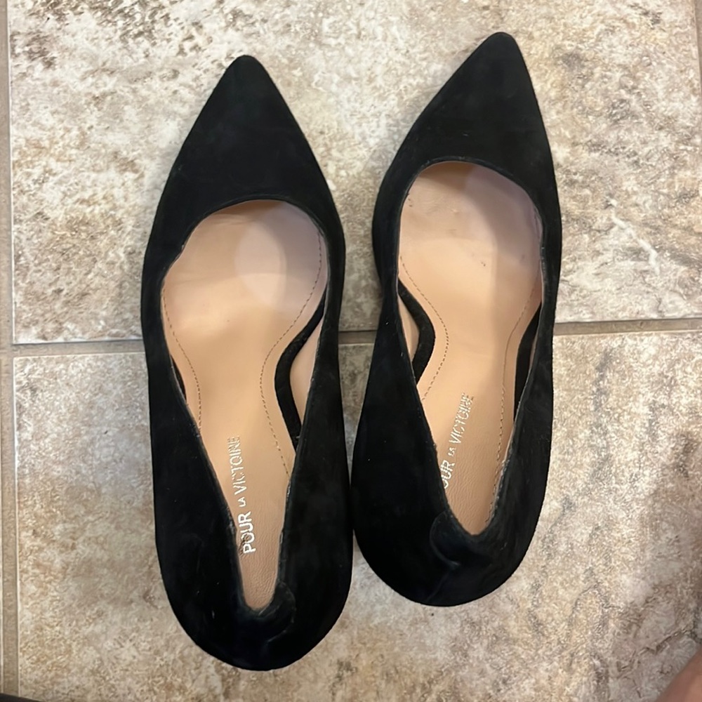Pour La Victoire black suede pumps